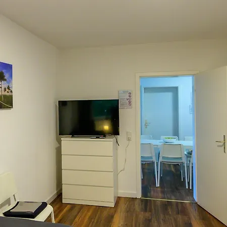 Moderne / Monteurswohnung Mit 8 Betten In *