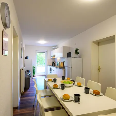 Moderne / Monteurswohnung Mit 8 Betten In * Marburg