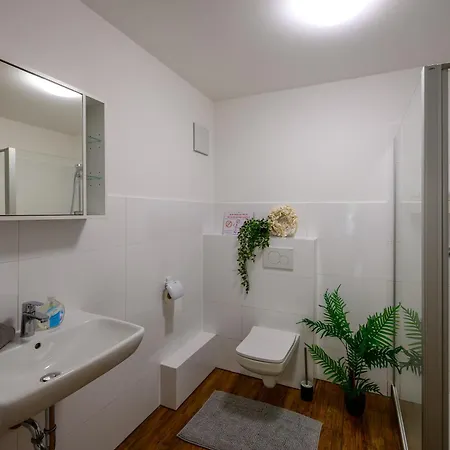 Moderne / Monteurswohnung Mit 8 Betten In Marburg