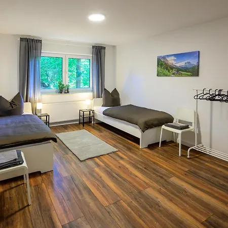 Appartement Moderne / Monteurswohnung Mit 8 Betten In *
